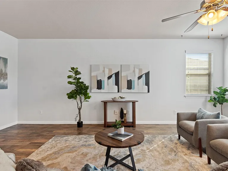 208 Callahan Ln — Photo 6