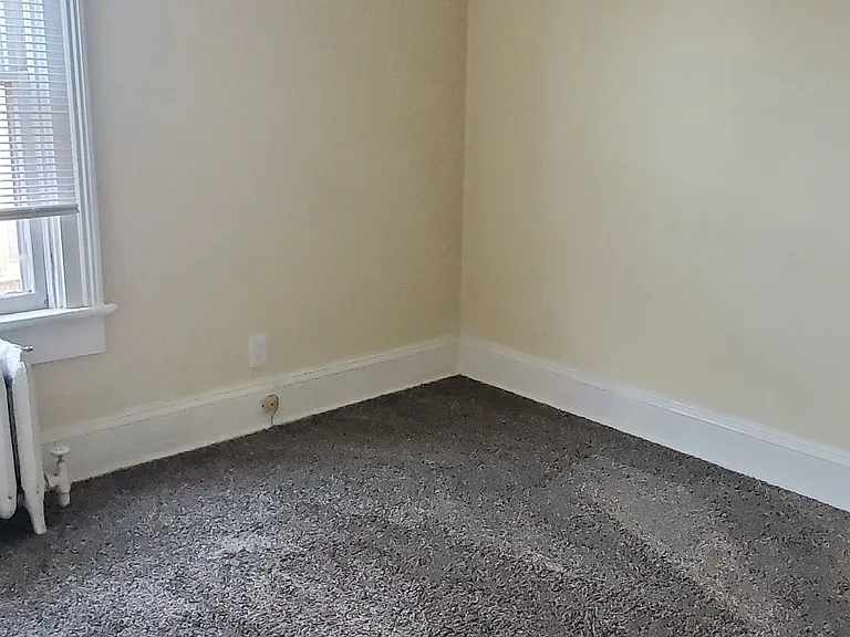404 S Webster Ave — Photo 11