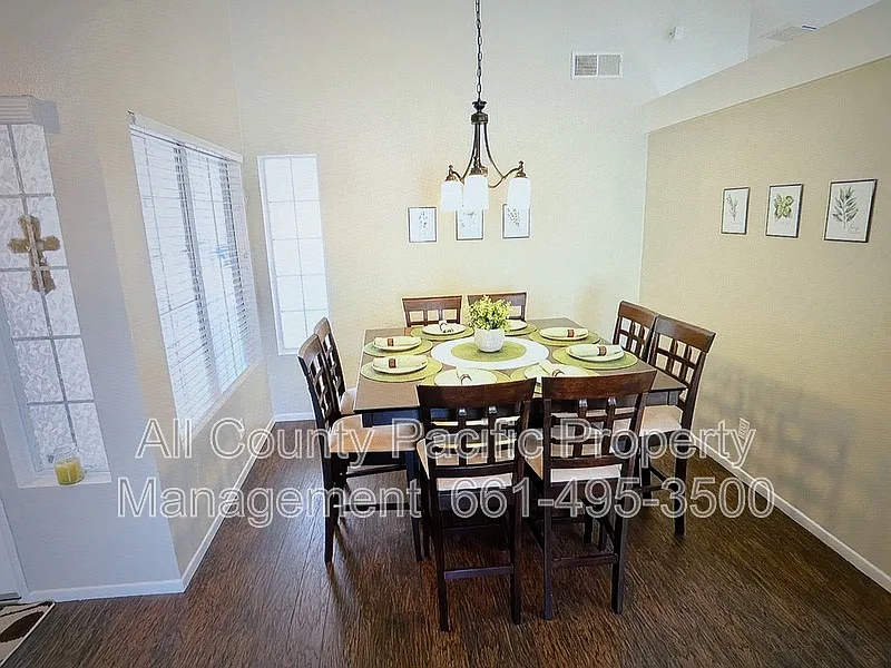 3 bed, 2.0 bath, 1553 sqft, $3,275 — Photo 3