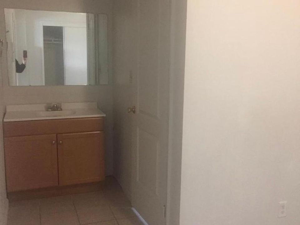 1st image of 1545 N Palm St #B5