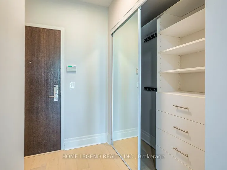 39 Upper Duke Cres #215 — Photo 3