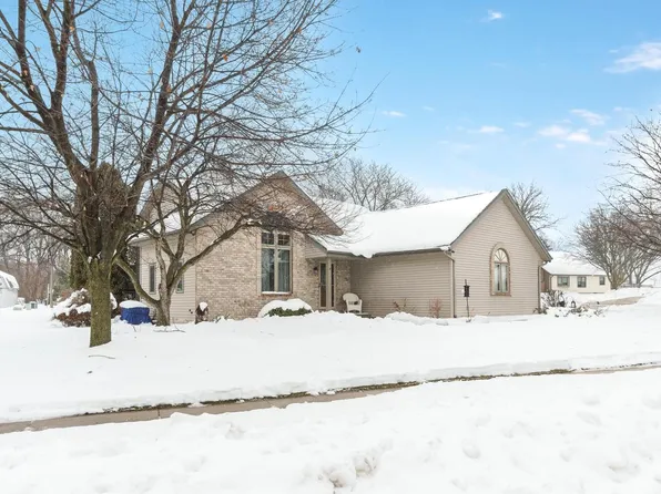 200 Pioneer DRIVE, Johnson Creek, WI 53038
