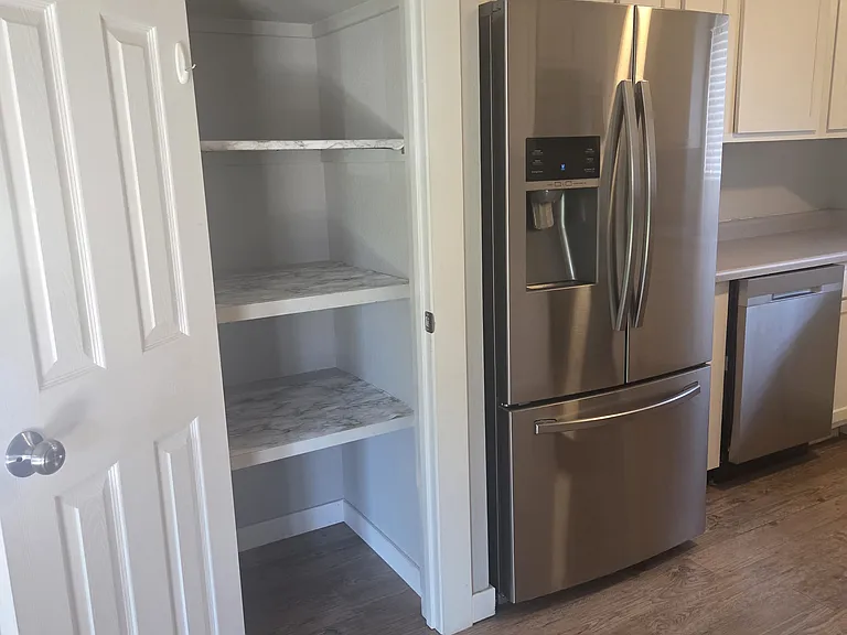 2938 Wellington Ave — Photo 4