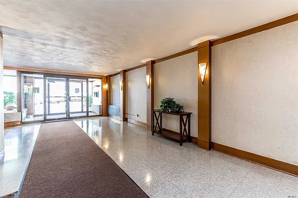 Sold by Douglas Elliman | media 24