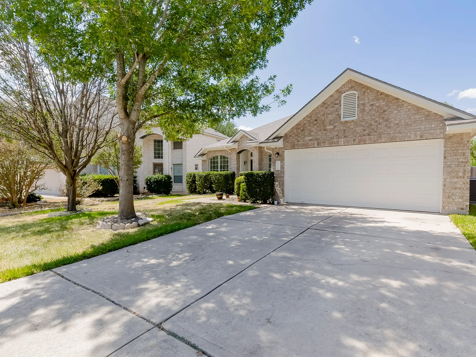 4 bed, 2281 sqft, $2,525 — Photo 2