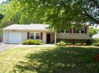 32 Sequoia Dr, Coram, NY 11727