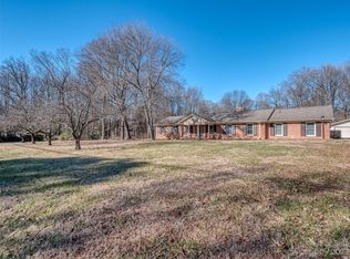 9023 Mount Holly Huntersville Rd, Huntersville, NC 28078