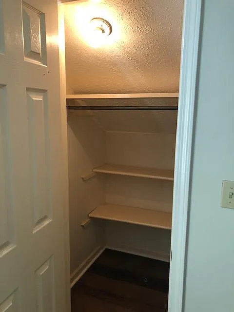 2 bed, 1000 sqft, $1,200 — Photo 2