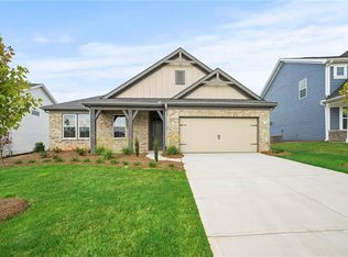 618 Crystal Lake Pkwy, Hoschton, GA
