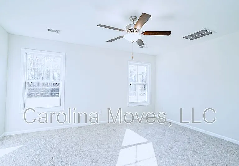 400 Chinchilla Dr — Photo 15