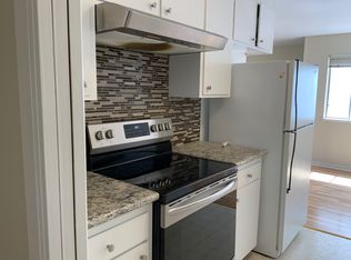 21 Willow Rd APT 28, Menlo Park, CA 94025