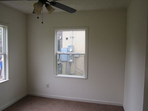 4th image of 3833 32nd St
