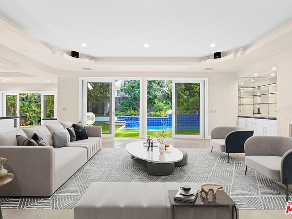 3rd image of 16633 Park Lane Cir