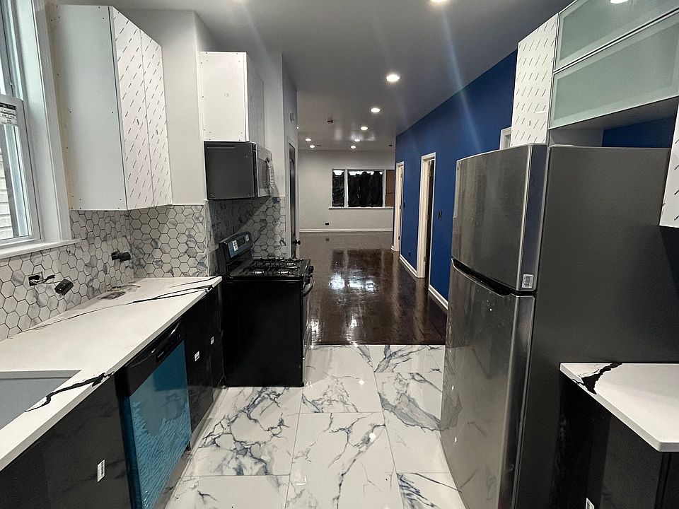 1st image of 8819 S Escanaba Ave #1S