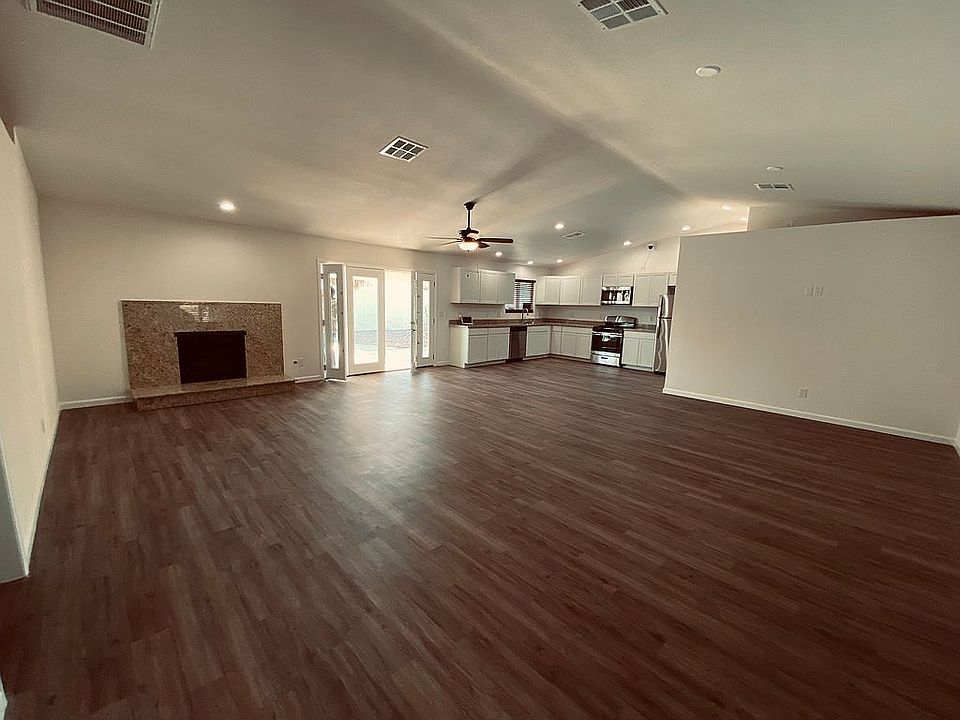 Huge beautiful great room 