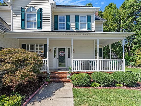 2nd image of 303 Hill Ln