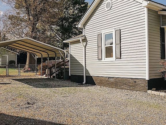 5th image of 109 N Rose Ave
