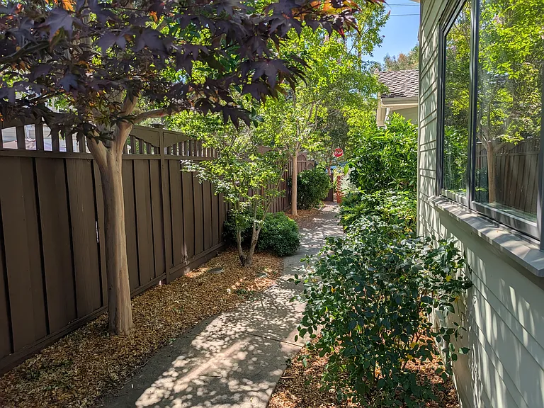 262 Los Gatos Blvd — Photo 10