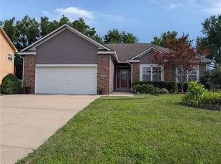 1645 SE Dalton Dr, Lees Summit, MO 64081