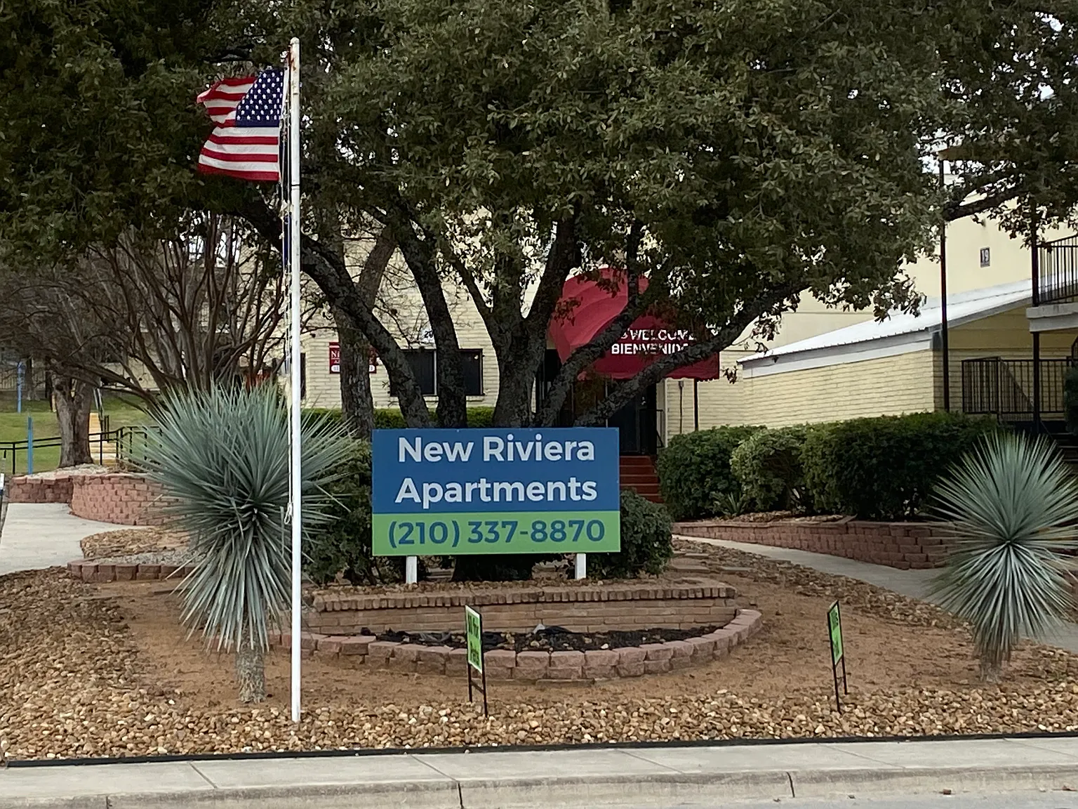 New Riviera Apartments — Photo 2