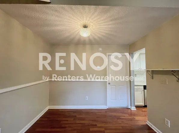 445 Falling Ln, Virginia Beach, VA 23454