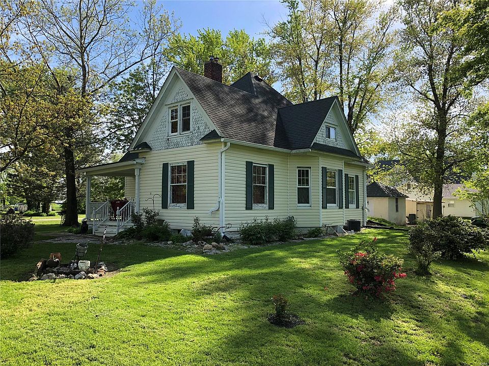 1st image of 709 S Lewis St