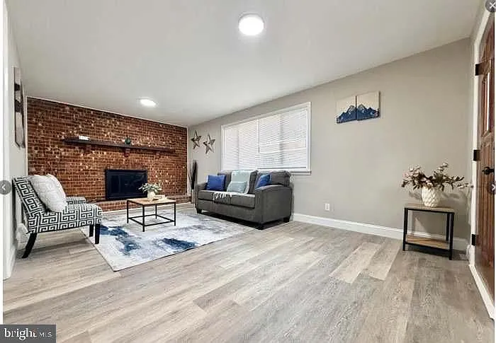 31 Mantua Rd — Photo 3