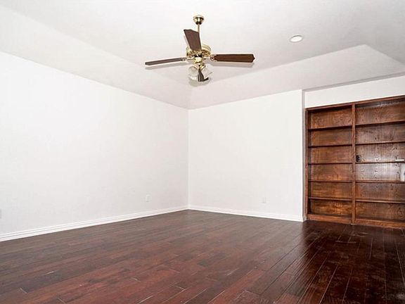 3rd image of 2809 Stoneridge Dr