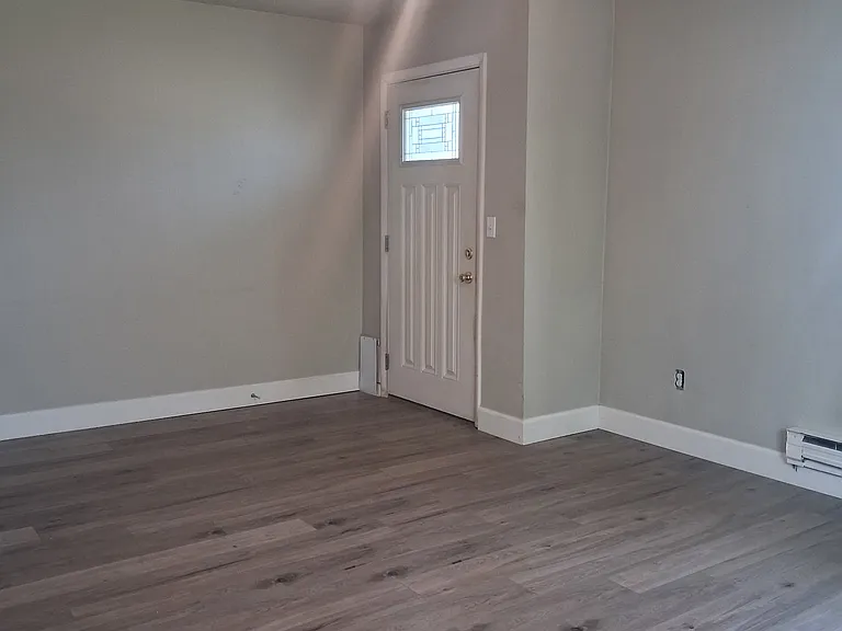 1011 E Sheridan Ave — Photo 2
