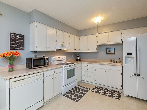 3rd image of 1208 Orchard Dr