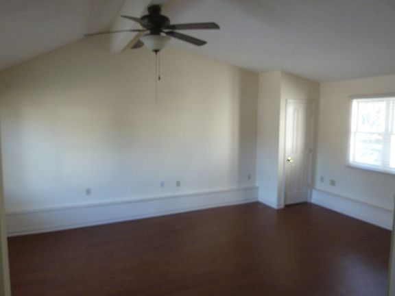 Family Room wvaulted ceiling