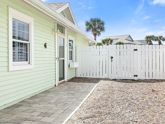 3rd image of 6 Nantucket Dr