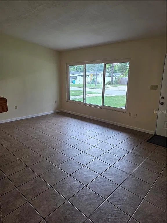 3 bed, 2.0 bath, 1175 sqft, $2,595 — Photo 2