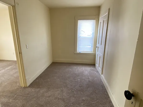 557 Lafayette Ave, Sharon, PA 16146