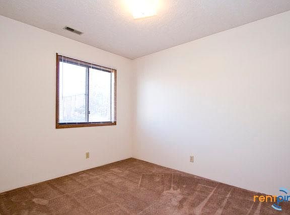 4th image of 5505 S 31st St Unit 11