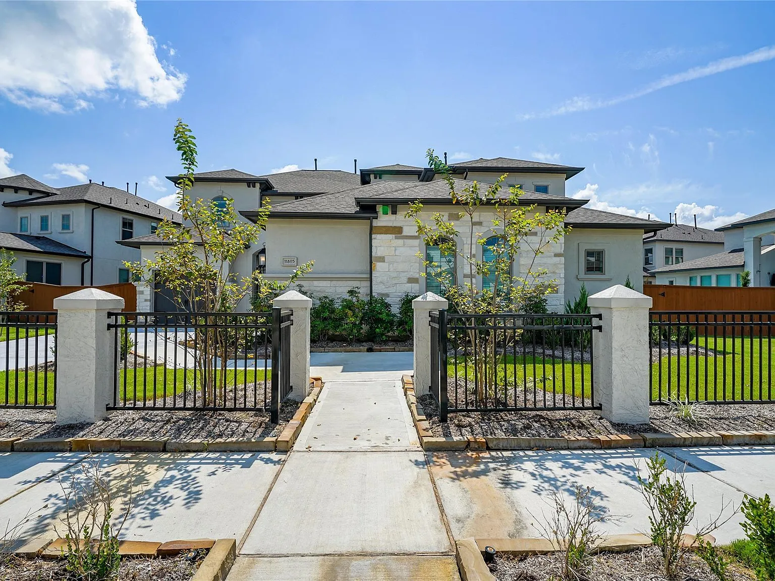 5 bed, 4.5 bath, 4142 sqft, $5,500 — Photo 2