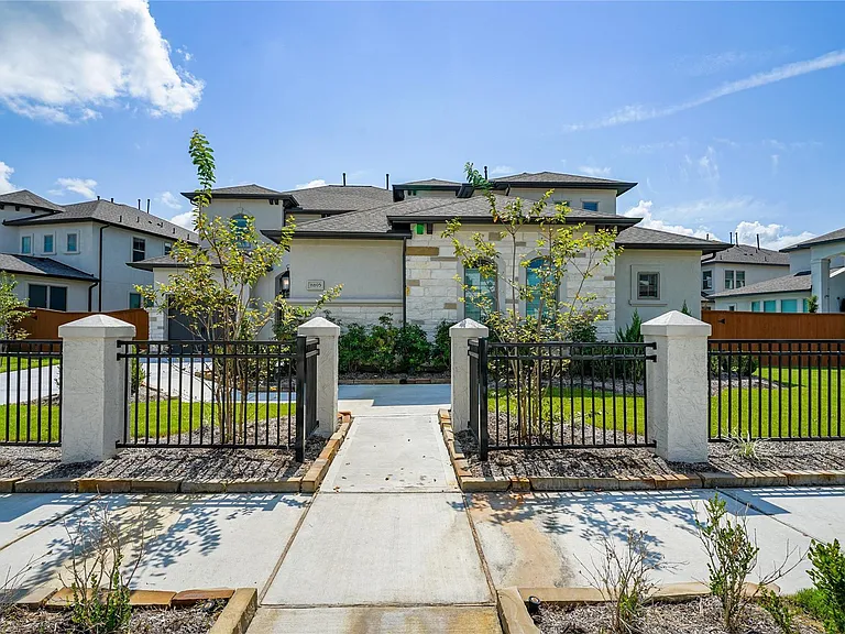 11803 Dalhousie Dr — Photo 2