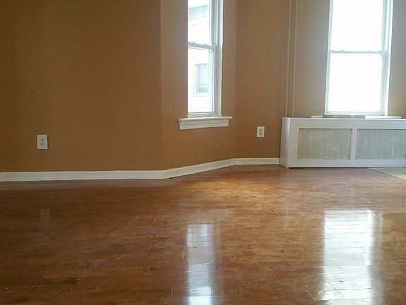 4th image of 10454 90th Ave
