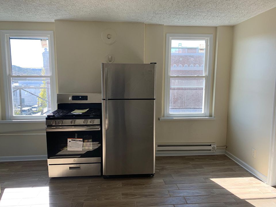 1st image of 733 Burns St #2R