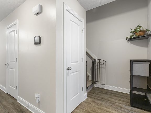 3rd image of 403 Phelps Ct
