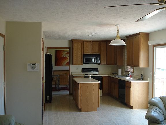 5th image of 2 Breckenwood Ct