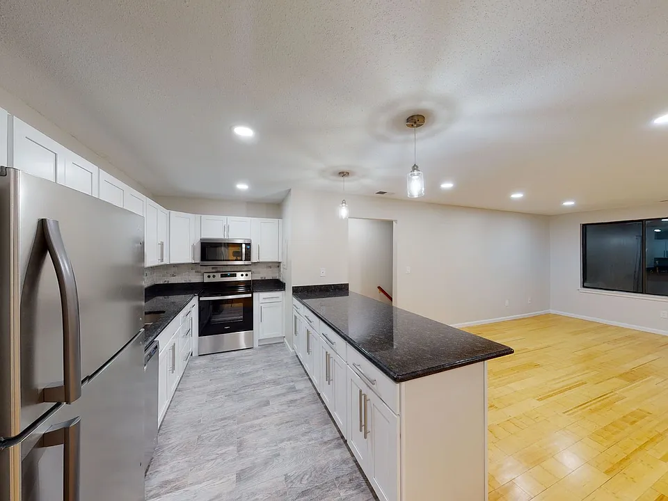 Spacious 2 Bedroom Condo with 2 Bathrooms!