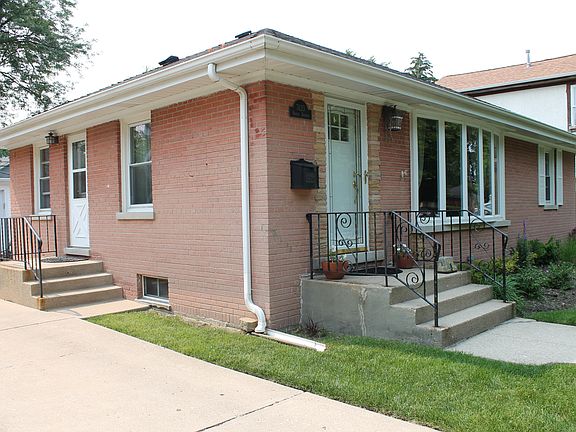 2nd image of 7420 N Ozark Ave