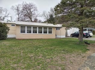 24 Willow Cir, Brimfield, MA 01010