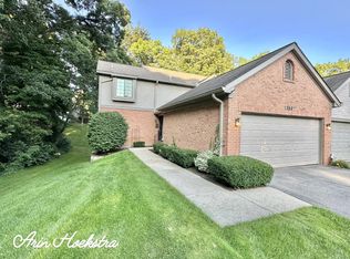 960 Rosewood Ct, Brighton, MI