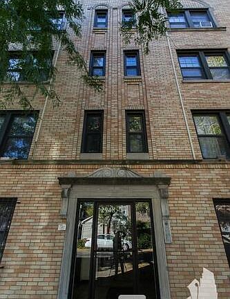 2nd image of 1101 W Wellington Ave #1103