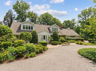 1 The Brae, Woodbury, NY 11797