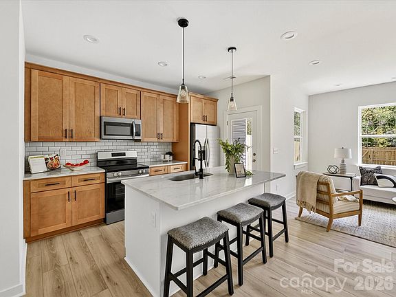 2nd image of 655 Stillgreen Ln