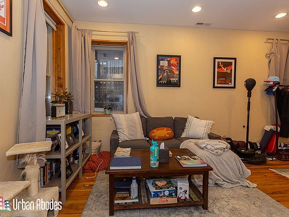4th image of 1307 N Greenview Ave APT 1R