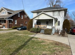 568 Vernier Rd, Grosse Pointe Woods, MI 48236